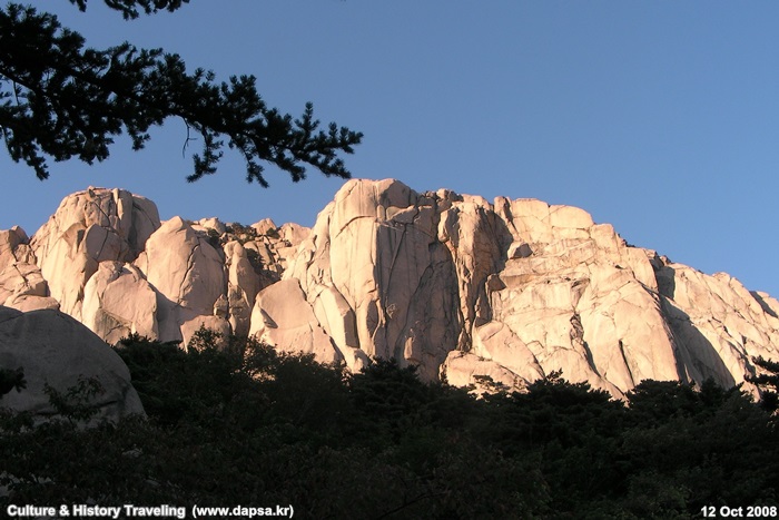설악산 울산바위(명승 100호)와 흔들바위 | Culture & History Traveling 설악산 울산바위(명승 100호)와 흔들바위 | Culture & History Traveling